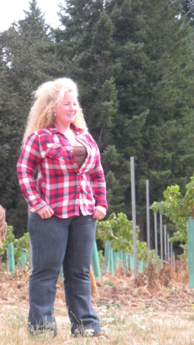 Size 14 and XL in the vineyard, Sept 2010. Size 14 and XL in the vineyard, Sept 2010.